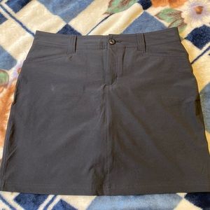 Eddie Bauer skort black size 8 light used